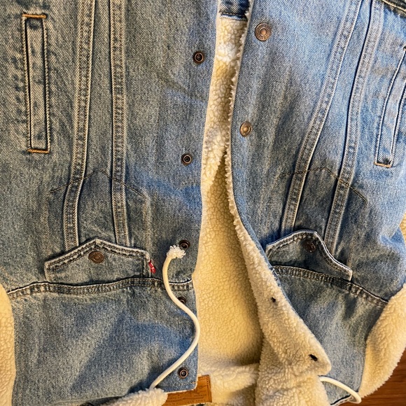 Levi’s Ex- Boyfriend Sherpa Hooded Trucker Jacket XS - Picture 8 of 12
